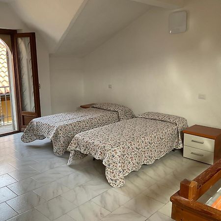 Casa Vacanze Scent Of Roses Verbania Bagian luar foto