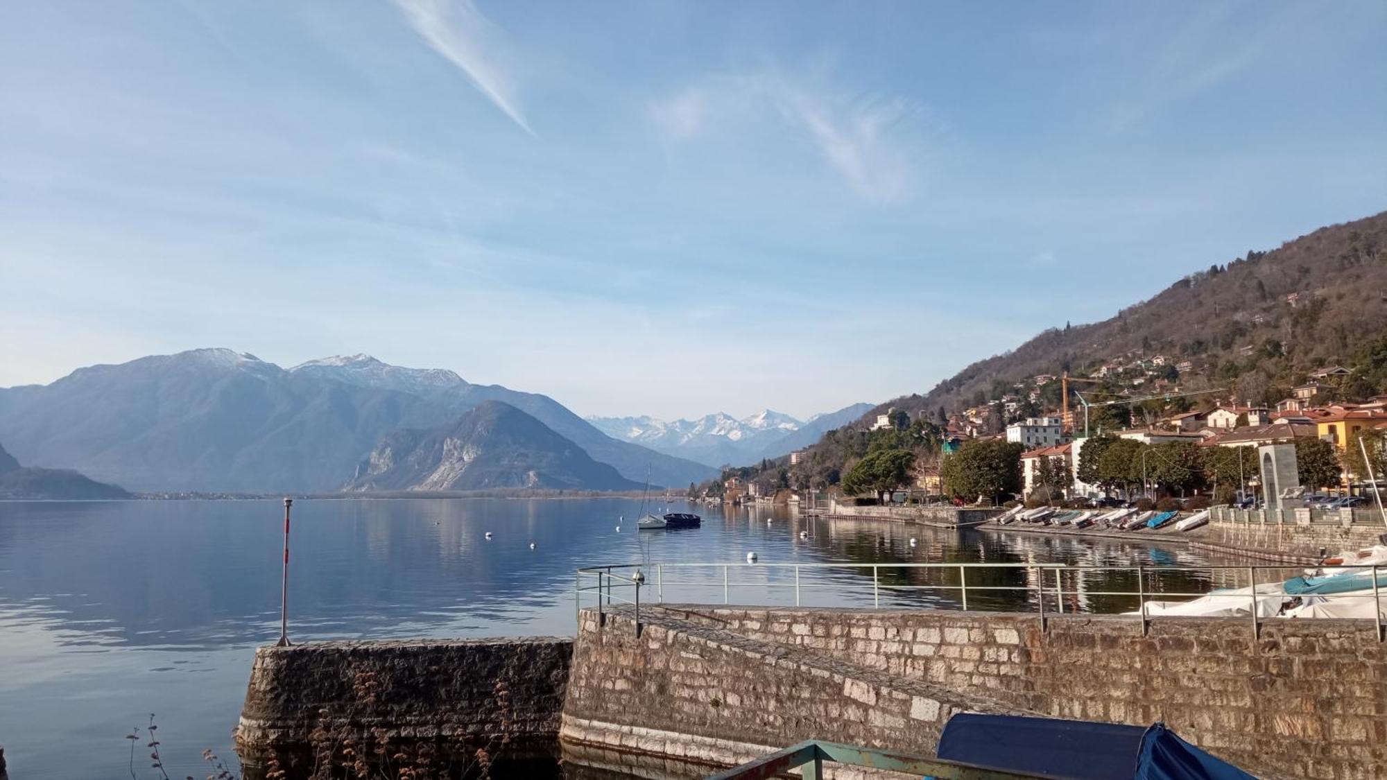 Casa Vacanze Scent Of Roses Verbania Bagian luar foto