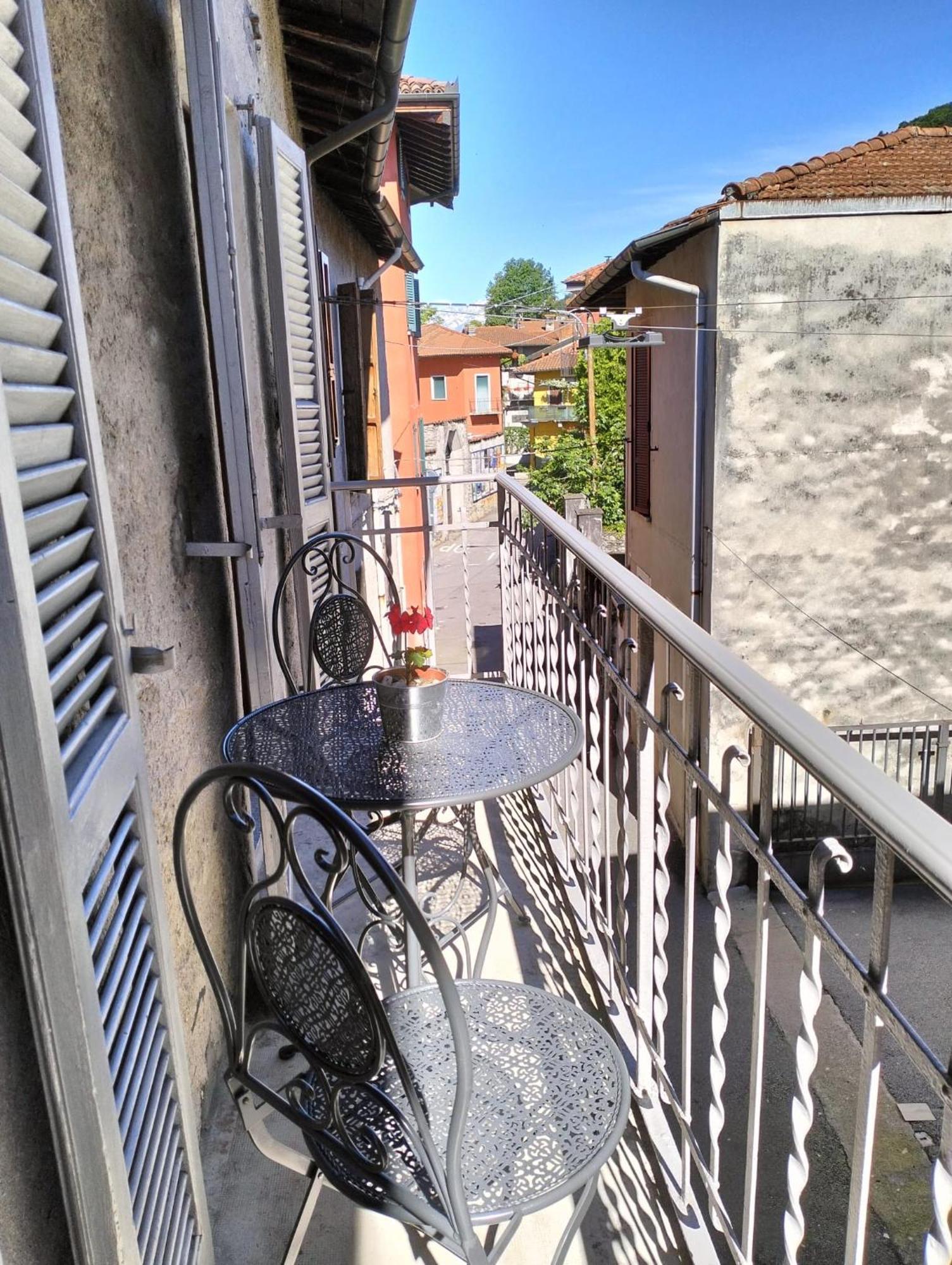 Casa Vacanze Scent Of Roses Verbania Bagian luar foto